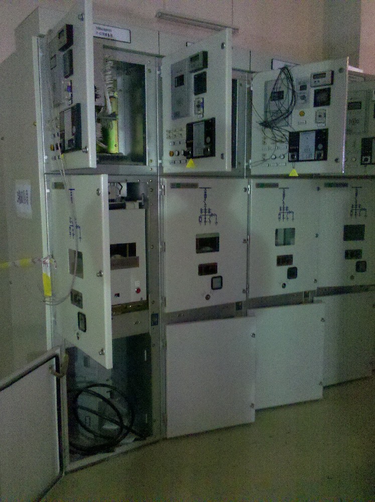 開(kāi)關(guān)柜智能操顯裝置